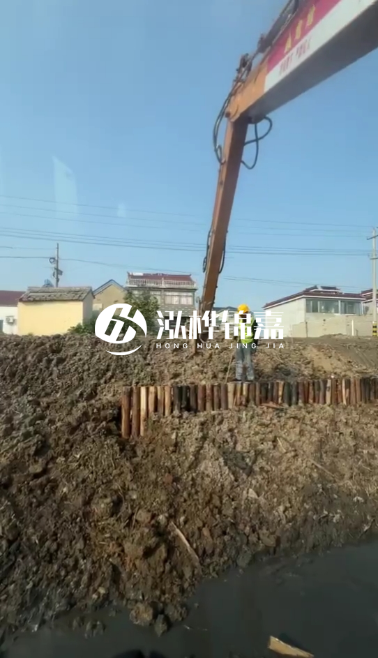 南陽挖機(jī)打木樁專業(yè)施工-打防汛木樁時選用多粗的木樁為宜？