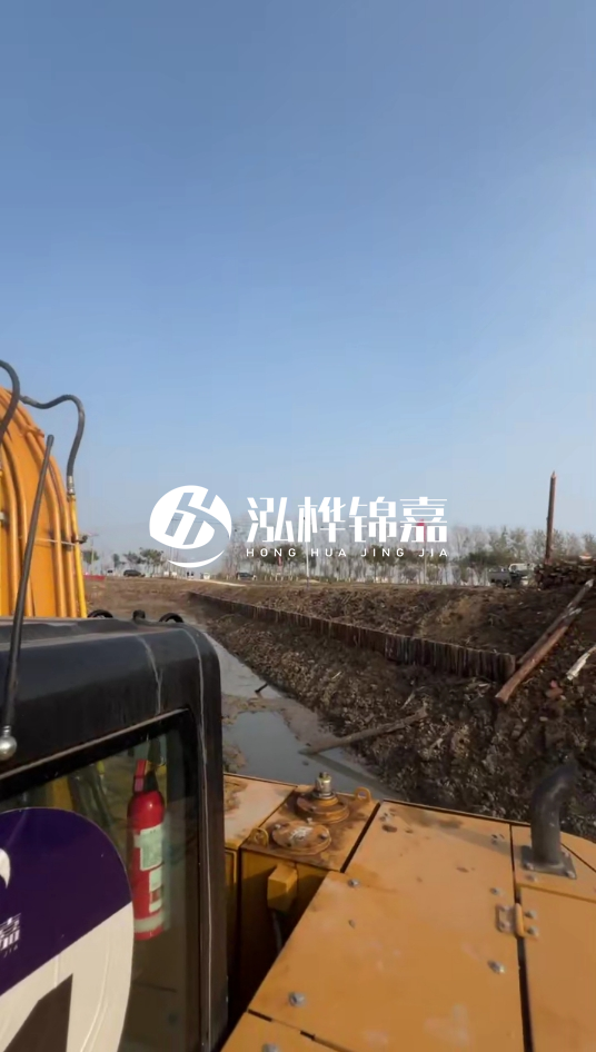 三門峽挖機(jī)打木樁專業(yè)施工-松木樁打樁木價格含運(yùn)輸成本嗎？